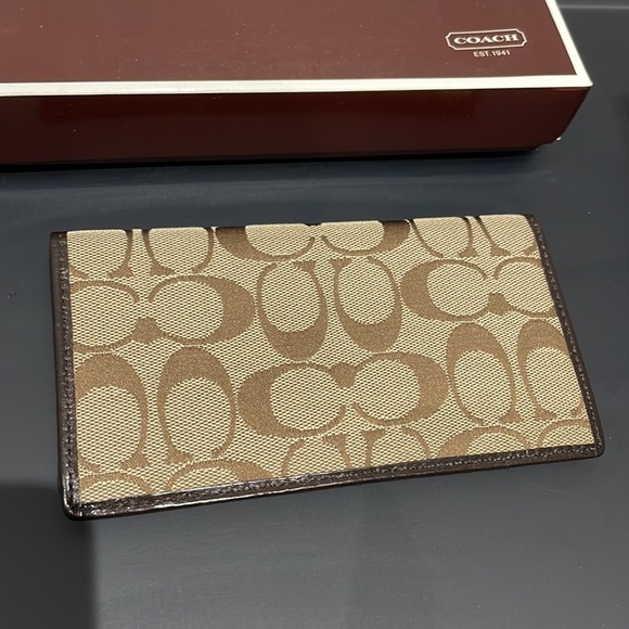 Coach long wallet with cheque book cover - Picture 5 of 9